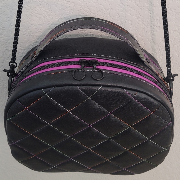 Black Quilted Bowler bag, Handmade Handcrafted Crossbody Purse - Picture 6 of 12